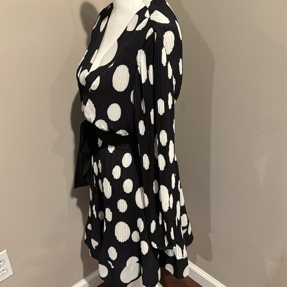 Milly NWT 🎉host pickx2🎉🎈pleated Polka dot Liv dress - Picture 9 of 16